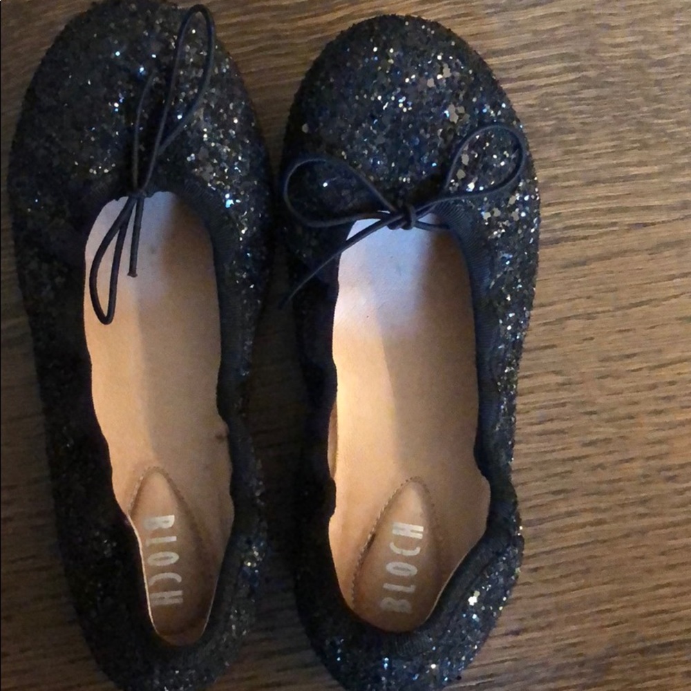 Kid Bloch flats like new size 31